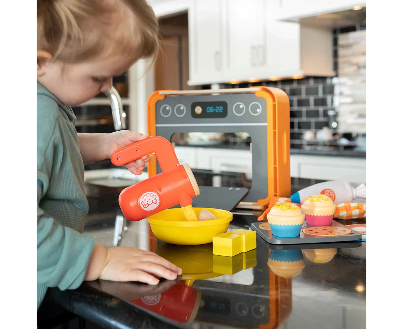 Pretendables Bakery Set (Pretend Play)- Fat Brain Toys